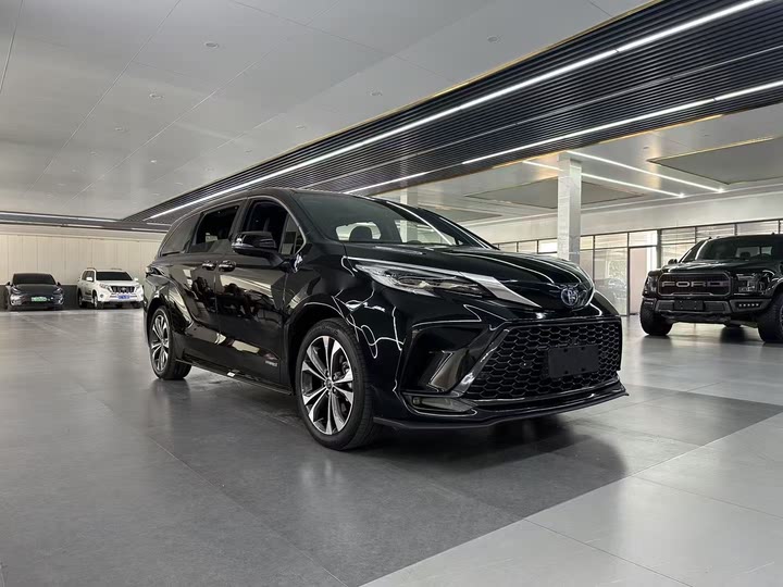 Фото 3 - Toyota Granvia