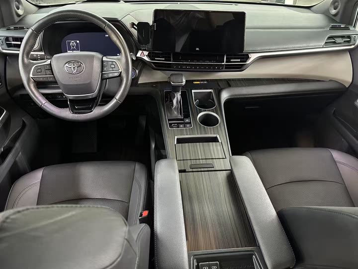 Фото 6 - Toyota Granvia