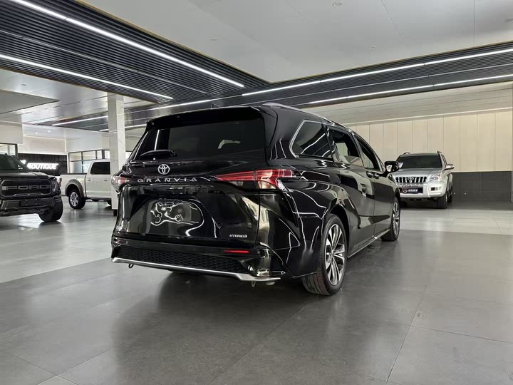 Фото 9 - Toyota Granvia