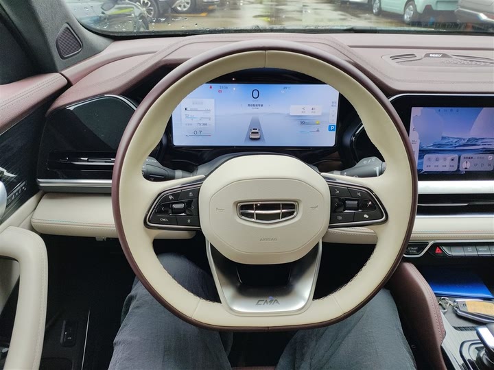 Фото 11 - Geely Monjaro