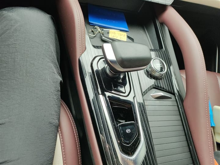 Фото 14 - Geely Monjaro