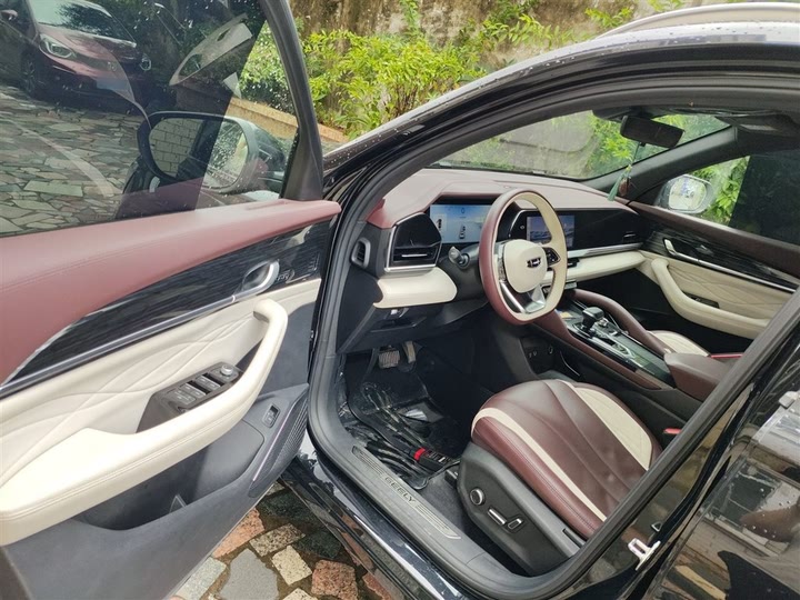 Фото 16 - Geely Monjaro