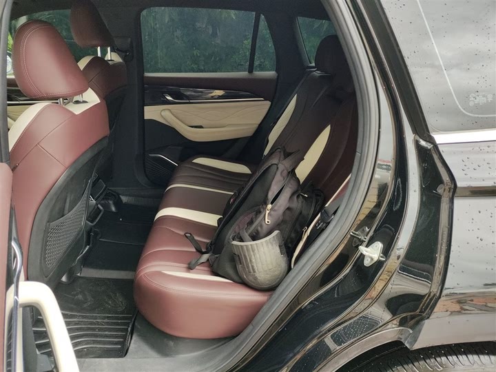 Фото 17 - Geely Monjaro