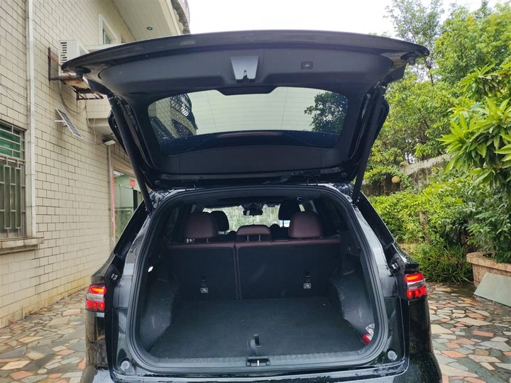 Фото 19 - Geely Monjaro