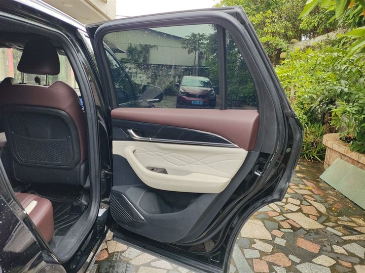 Фото 27 - Geely Monjaro