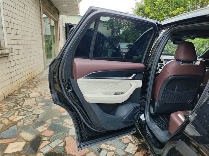 Фото 29 - Geely Monjaro