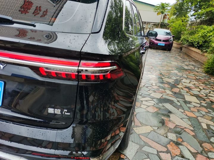 Фото 8 - Geely Monjaro