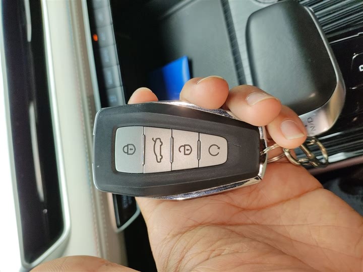 Фото 9 - Geely Monjaro