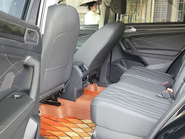 Фото 10 - Volkswagen Tiguan L Hybrid