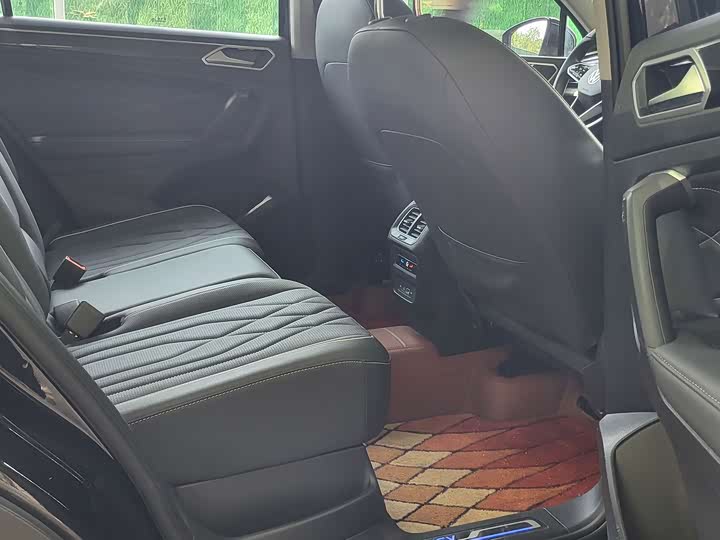 Фото 13 - Volkswagen Tiguan L Hybrid