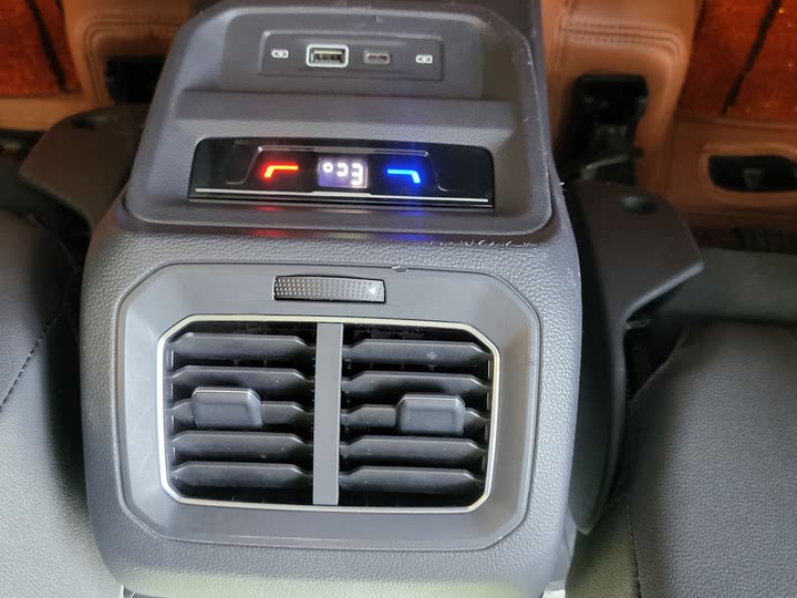 Фото 15 - Volkswagen Tiguan L Hybrid