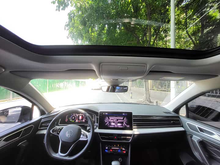 Фото 19 - Volkswagen Tiguan L Hybrid