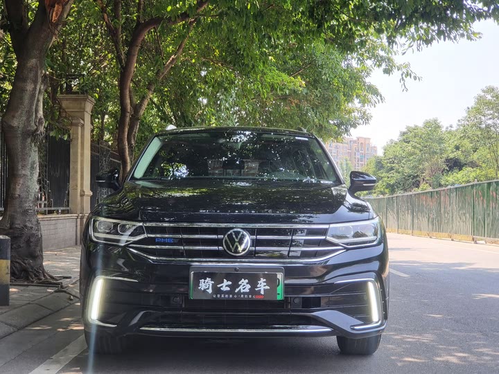 Фото 2 - Volkswagen Tiguan L Hybrid
