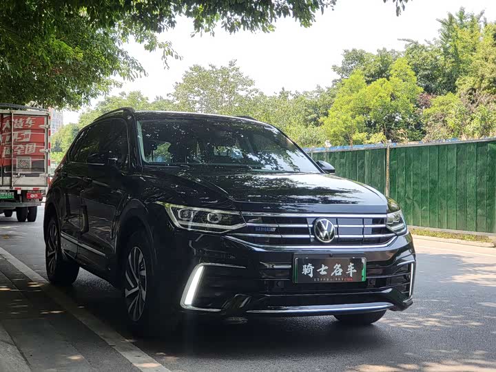 Фото 3 - Volkswagen Tiguan L Hybrid