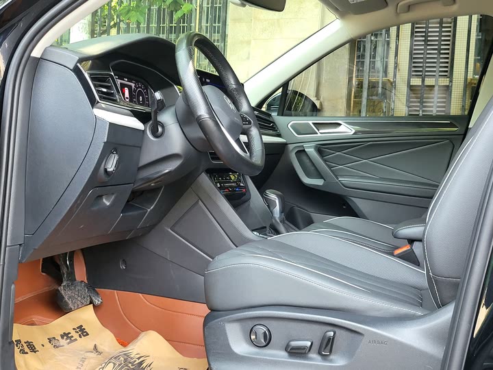 Фото 9 - Volkswagen Tiguan L Hybrid