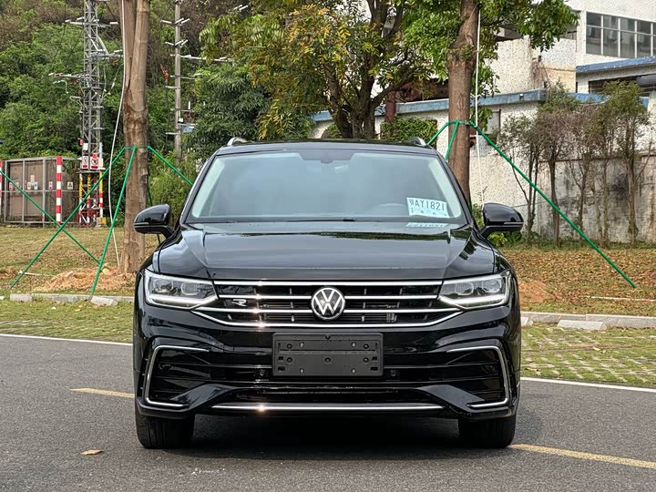 Фото 2 - Volkswagen Tiguan L Pro
