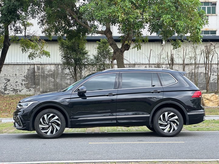 Фото 3 - Volkswagen Tiguan L Pro