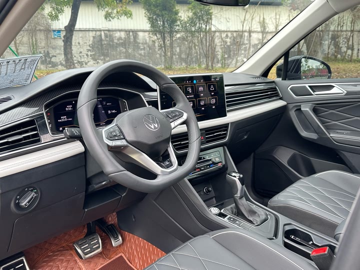 Фото 7 - Volkswagen Tiguan L Pro