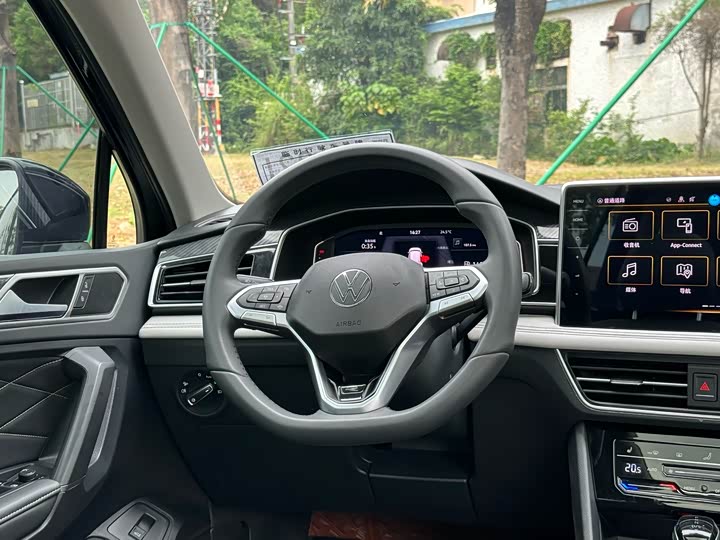 Фото 9 - Volkswagen Tiguan L Pro