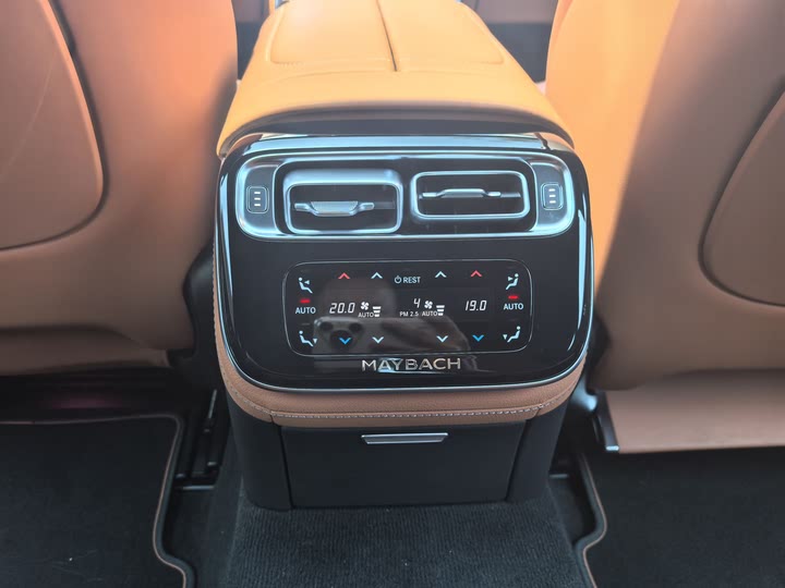 Фото 16 - Mercedes-Benz Maybach S-Class