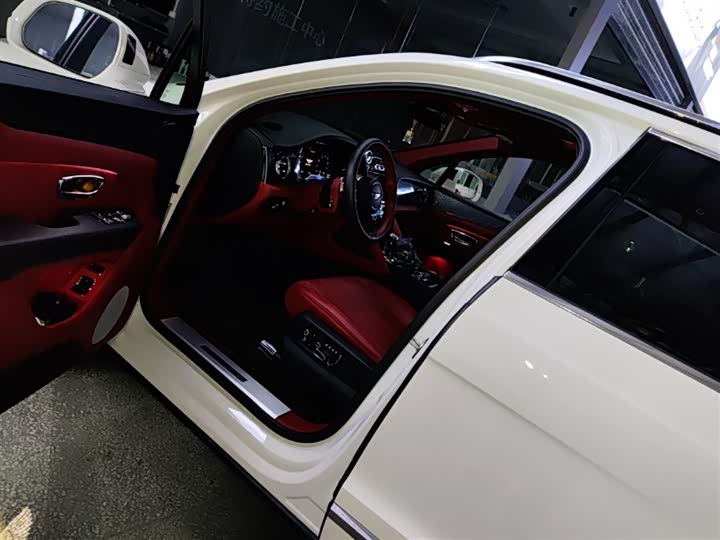 Фото 8 - Bentley Bentayga