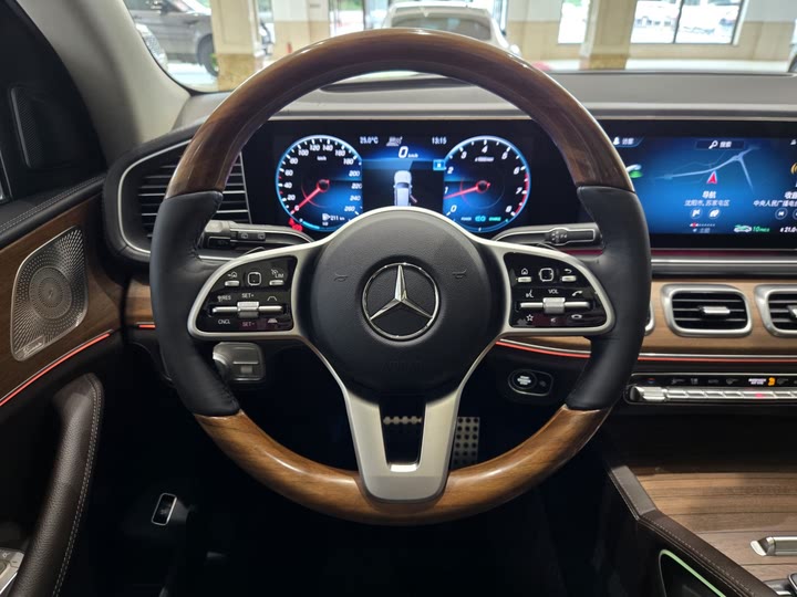 Фото 19 - Mercedes-Benz GLS-Class