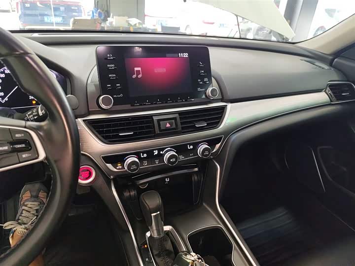 Фото 10 - Honda Accord