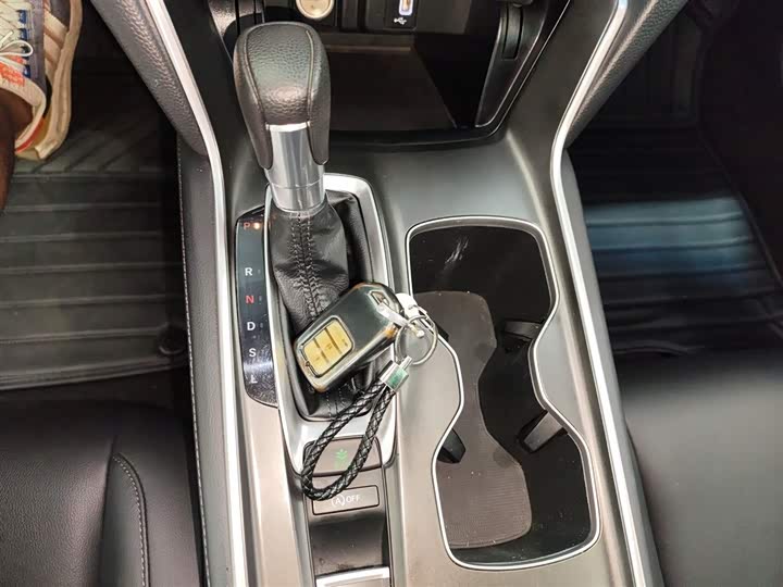 Фото 14 - Honda Accord