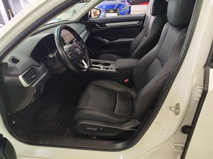 Фото 15 - Honda Accord