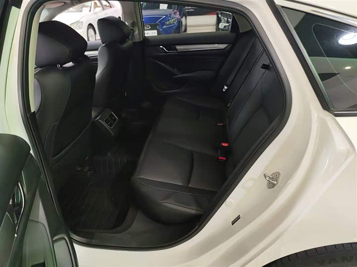 Фото 17 - Honda Accord