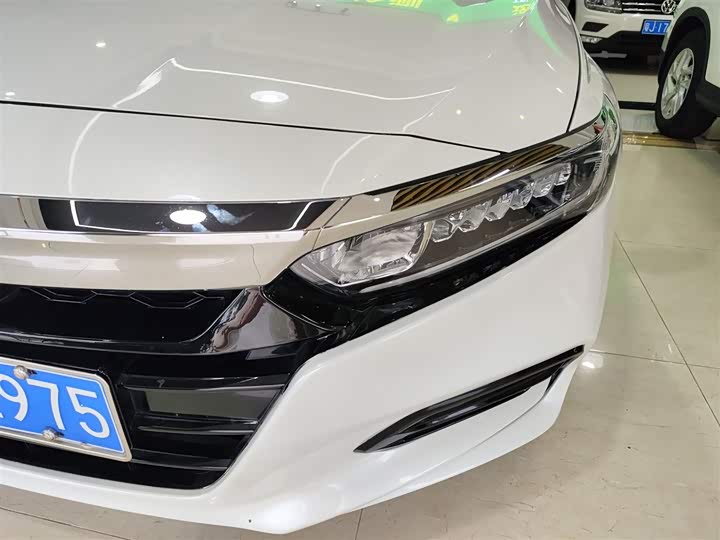 Фото 24 - Honda Accord