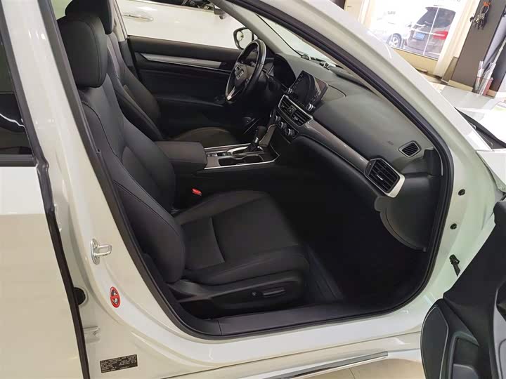 Фото 25 - Honda Accord