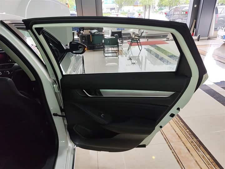 Фото 27 - Honda Accord