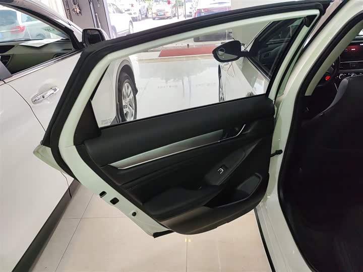 Фото 29 - Honda Accord