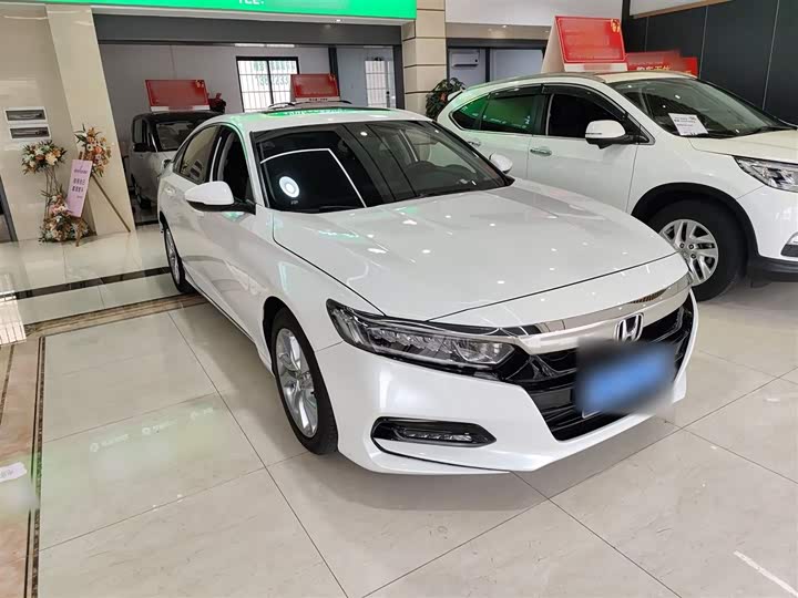 Фото 4 - Honda Accord