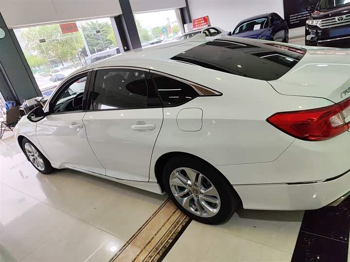 Фото 5 - Honda Accord