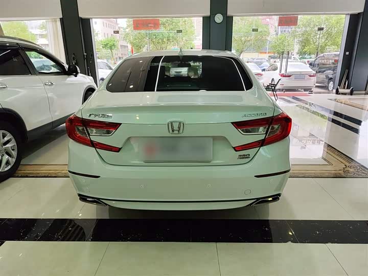 Фото 6 - Honda Accord