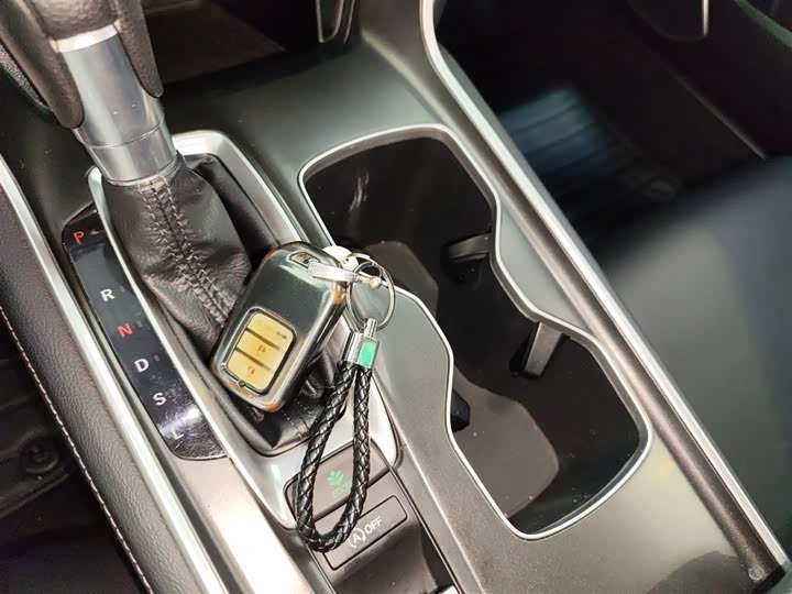 Фото 9 - Honda Accord