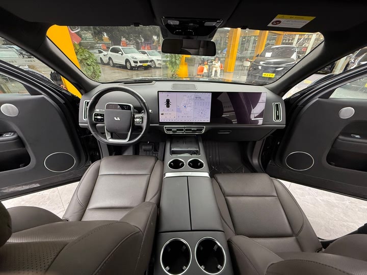 Фото 13 - LiXiang L8