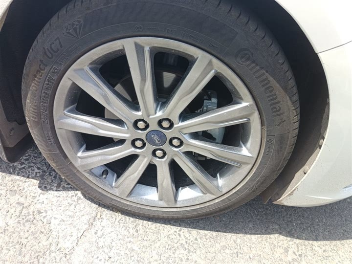 Фото 18 - Ford Taurus