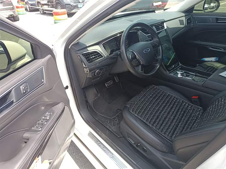 Фото 21 - Ford Taurus