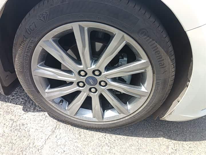 Фото 33 - Ford Taurus