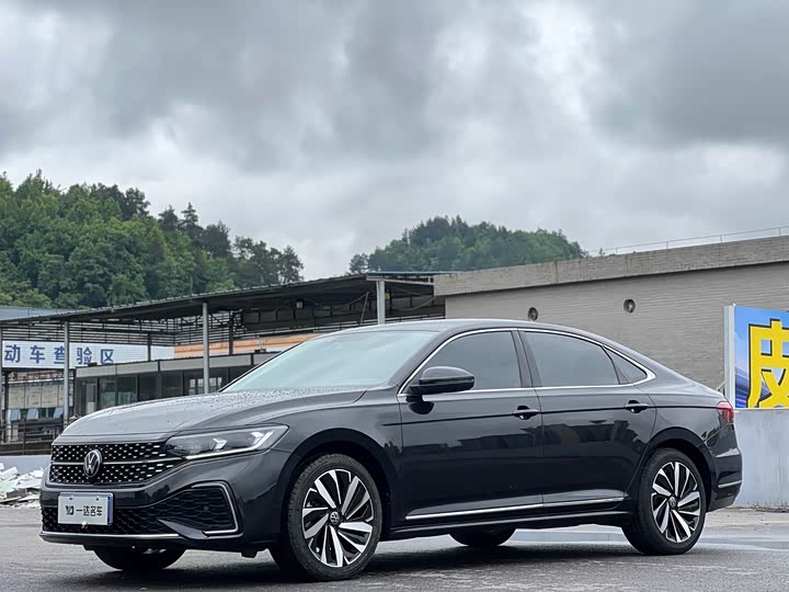 Фото 1 - Volkswagen Passat