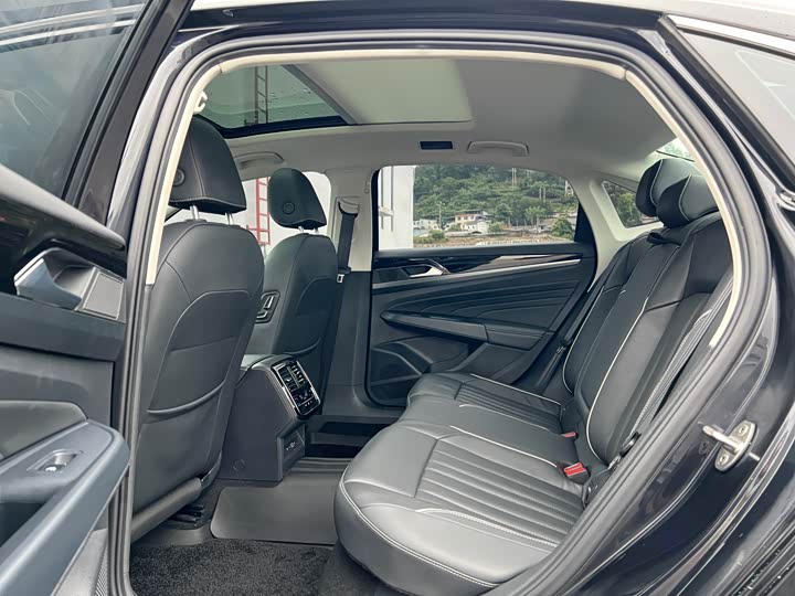 Фото 5 - Volkswagen Passat