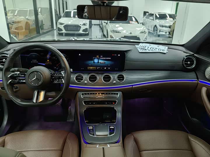 Photo 10 - Mercedes-Benz E-Class