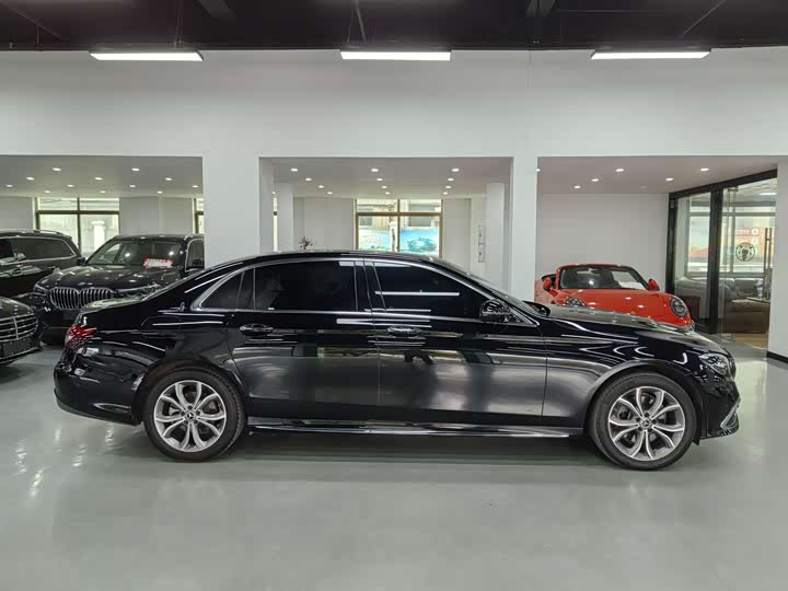 Photo 4 - Mercedes-Benz E-Class