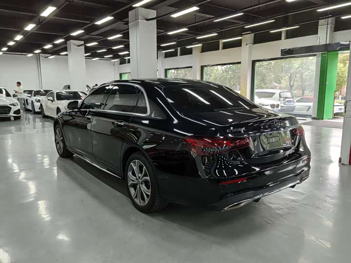 Photo 7 - Mercedes-Benz E-Class