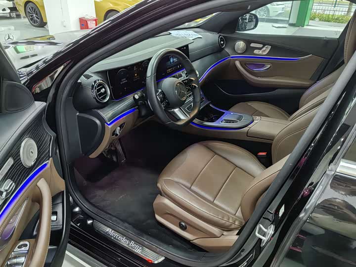 Photo 8 - Mercedes-Benz E-Class