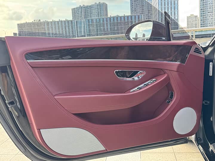 Фото 10 - Bentley Continental GT