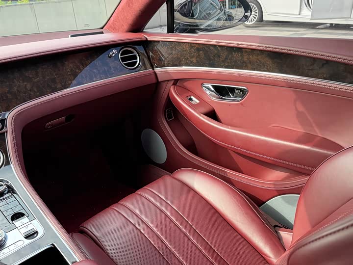 Фото 12 - Bentley Continental GT